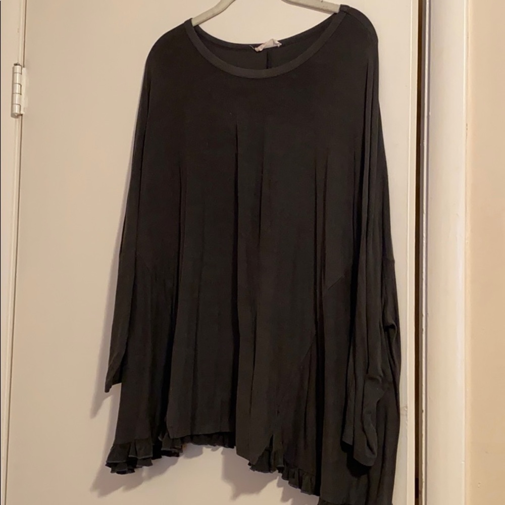 Ruffle edge 3/4 sleeve top